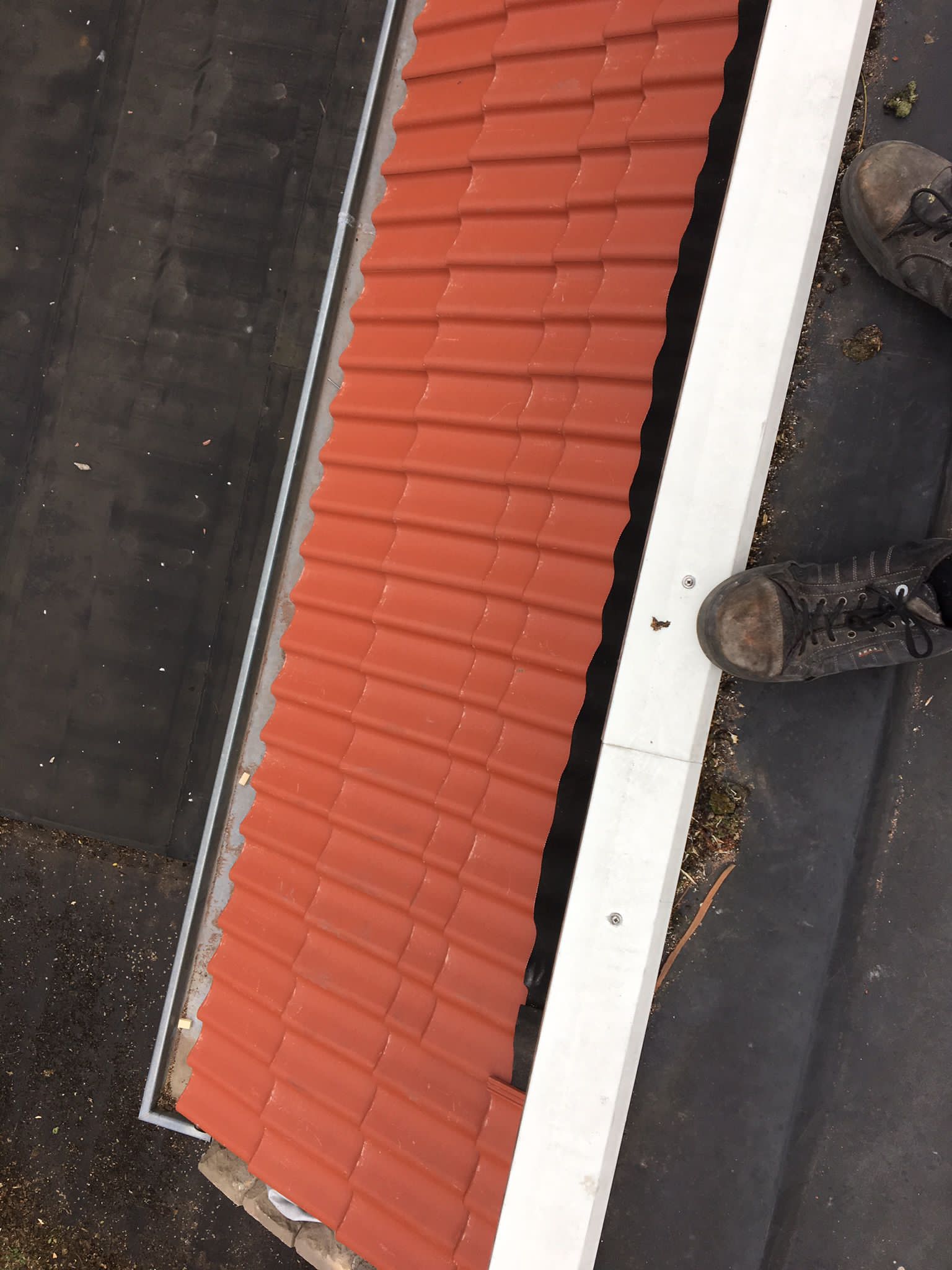 Aanbrengen nieuwe dakpannen, tengels, panlatten en dampdoorlatende folie foto 63