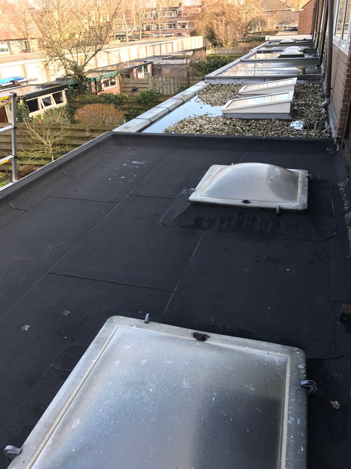 Aanbrengen nieuwe dakpannen, tengels, panlatten en dampdoorlatende folie foto 68