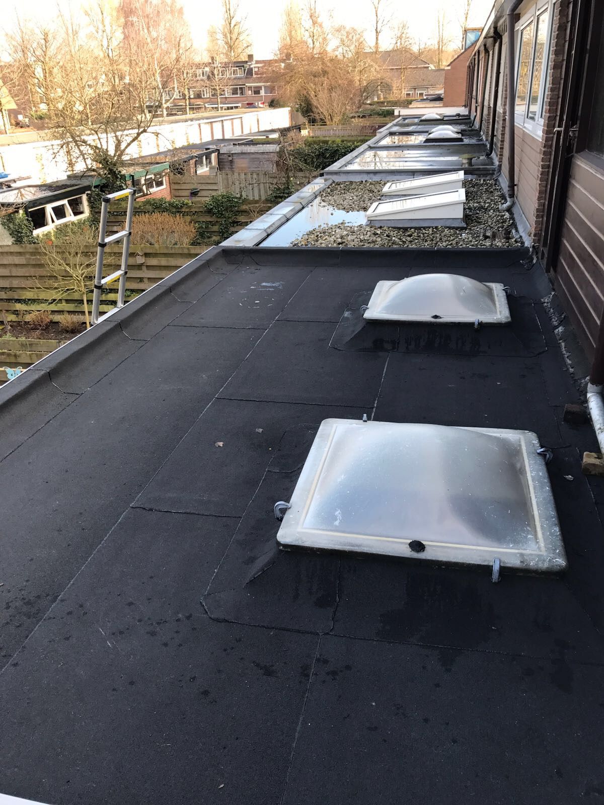 Aanbrengen nieuwe dakpannen, tengels, panlatten en dampdoorlatende folie foto 69
